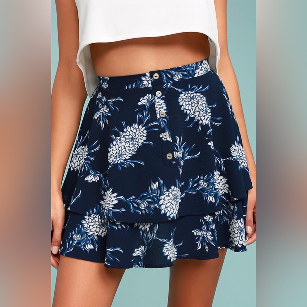 NEVER WORN Lulus tiered skater skirt with decorative button placket at front.